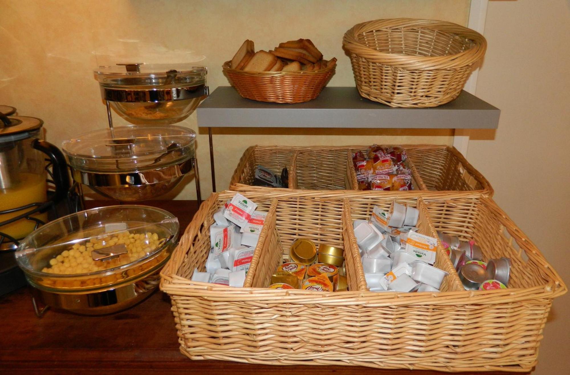 Hotel Le Lion D'Or Ouroux-en-Morvan Esterno foto