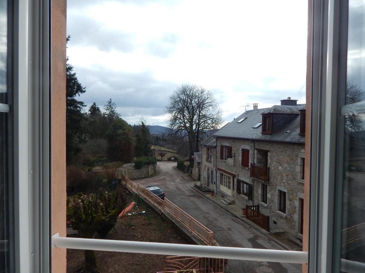 Hotel Le Lion D'Or Ouroux-en-Morvan Esterno foto
